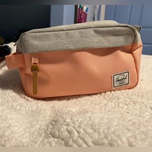 Herschel travel case